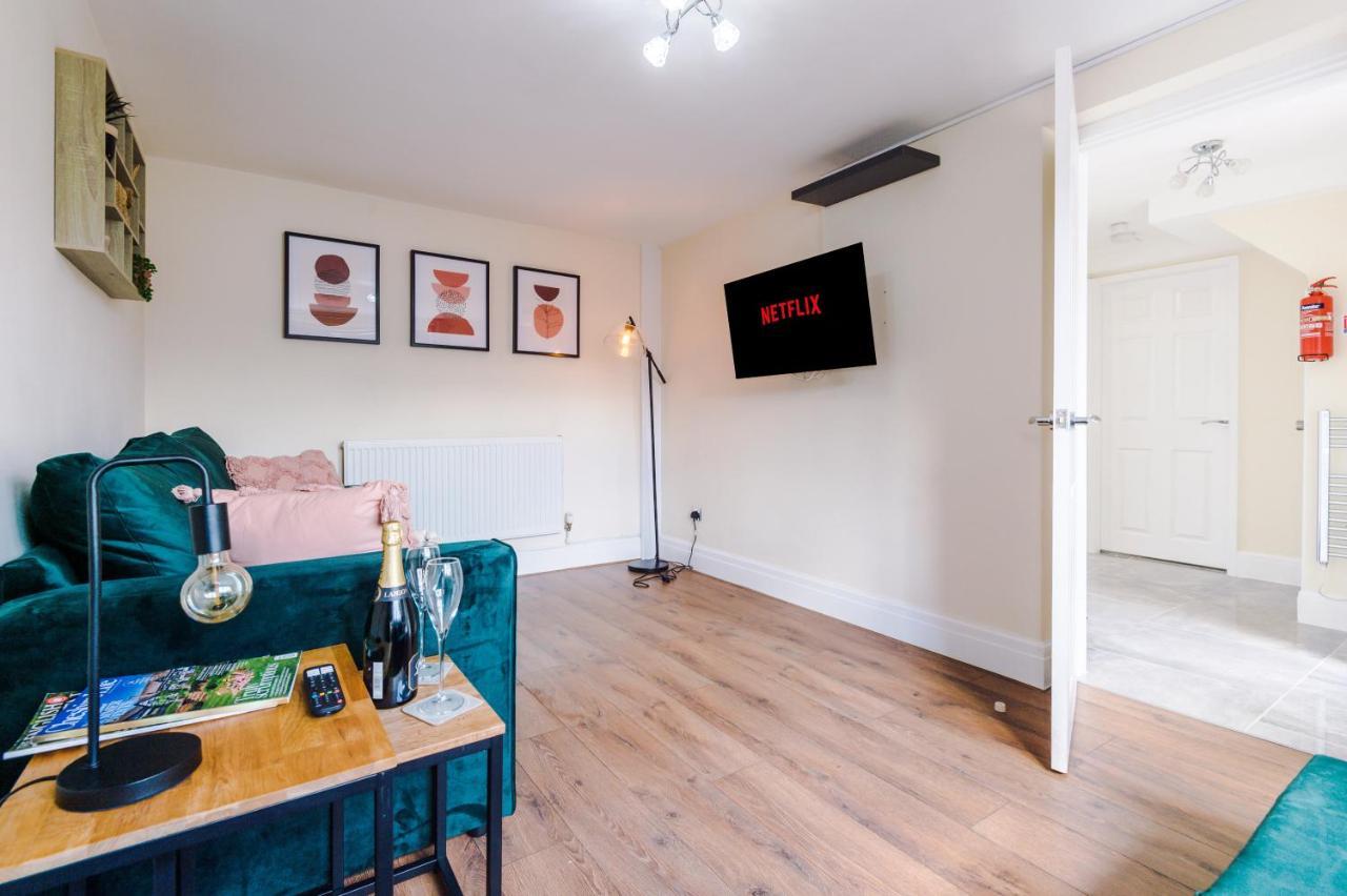 Charming 3-Bed Cottage In Chester, Ideal For Families & Workers, Free Parking - Sleeps 7 Exterior foto