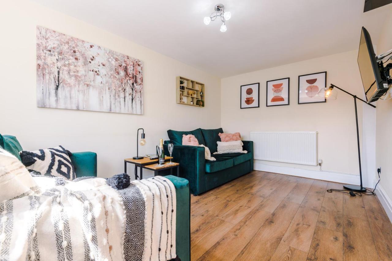 Charming 3-Bed Cottage In Chester, Ideal For Families & Workers, Free Parking - Sleeps 7 Exterior foto