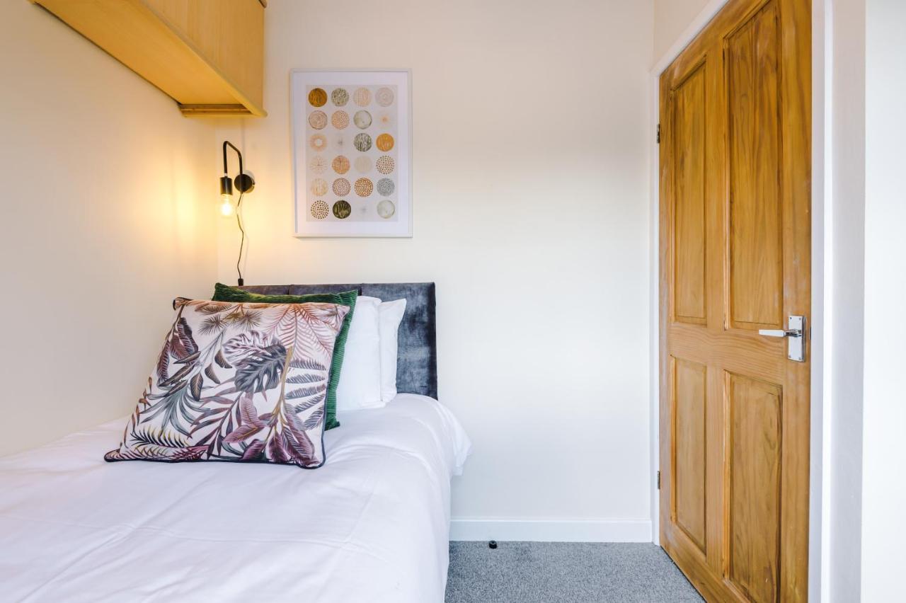 Charming 3-Bed Cottage In Chester, Ideal For Families & Workers, Free Parking - Sleeps 7 Exterior foto