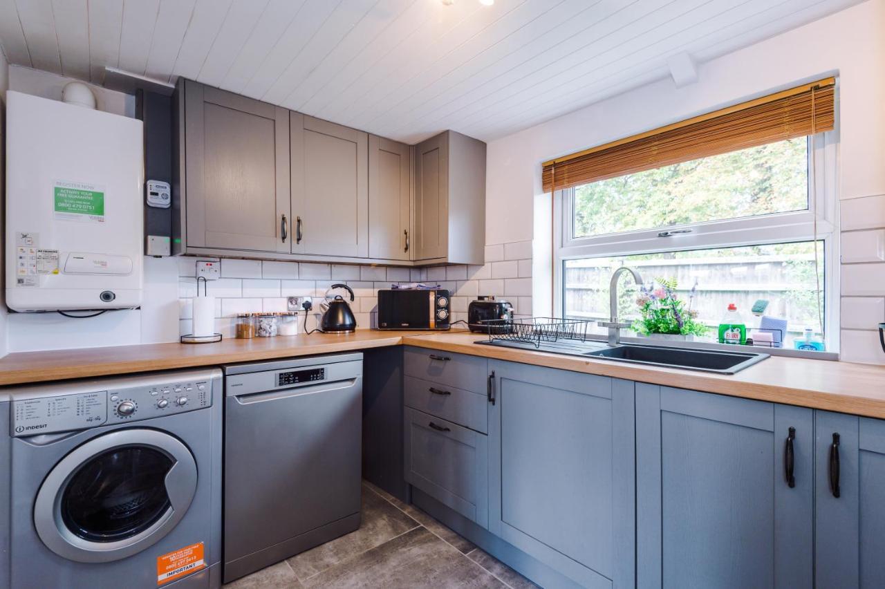 Charming 3-Bed Cottage In Chester, Ideal For Families & Workers, Free Parking - Sleeps 7 Exterior foto